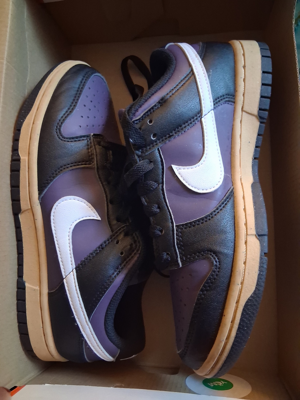 Nike Kids Low-Top Sneakers in Black, Purple and White